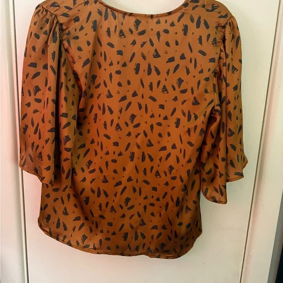 By Together Rust/Brown Patterned Blouse - Picture 2 of 6